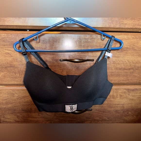 Victoria's Secret Black Bra with Rhinestone Detail NWT - Picture 1 of 4